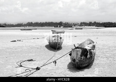 hölzerne Boote am Strand, Watamu, Kenia, Afrika Stockfoto