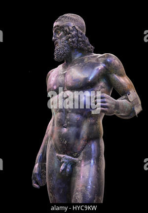 Die Bronzestatuen von Riace Bronze griechische Statue einer Besetzung etwa 460 v. Chr.. Museo Nazionale della Magna Grecia, Reggio Calabria, Italien. Stockfoto