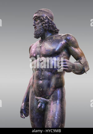 Die Bronzestatuen von Riace Bronze griechische Statue einer Besetzung etwa 460 v. Chr.. Museo Nazionale della Magna Grecia, Reggio Calabria, Italien. Stockfoto