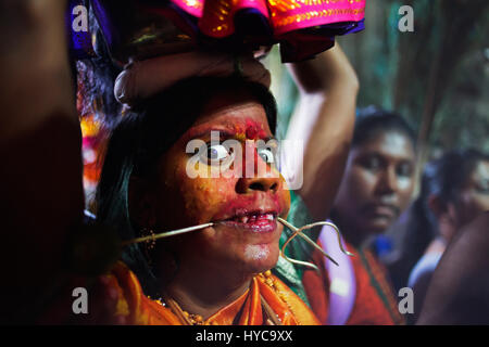 Frau mit piercing im Thaipusam, hinduistische Festival, Batu-Höhlen, Kuala, Lumpur, malaysia Stockfoto