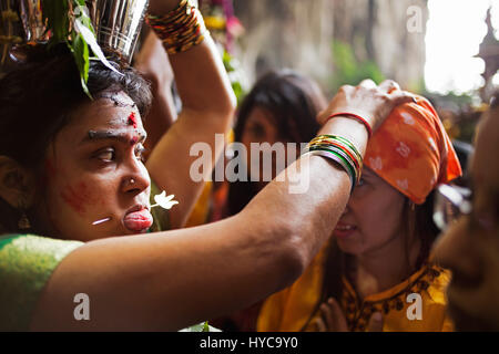 Frau mit piercing im Thaipusam, Batu-Höhlen, Kuala, Lumpur, malaysia Stockfoto