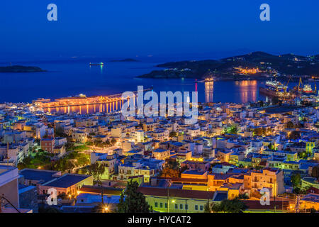 Panorama Blick auf Stadt Ermoupoli auf der Insel Syros. Es ist die Hauptstadt der Insel und der Kykladen. Stockfoto