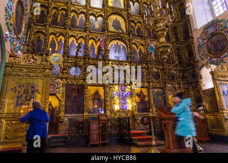 Die Ikonostase in Peter and Paul Cathedral in Kazan, Republik Tatarstan, Russland Stockfoto