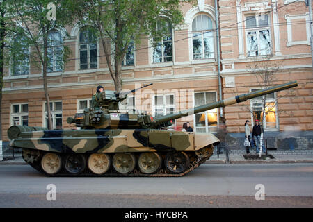 Panzer t-90, Rostow am Don, Russland, 28. April 2010 Siegesparade vorbereiten Stockfoto