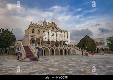 Eingang der Kirche der Panagia Megalochari (Jungfrau Maria) in Tinos, es ist der Schutzpatron der Insel Tinos und als der heilige Beschützer der Gre Stockfoto