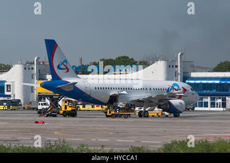 Flugzeug A319 der Ural Airlines, Rostow am Don, Russland, 25. August 2014 Stockfoto