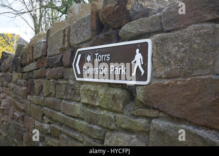 Schild des Weg, um die Torrs Riverside Park in neue Mühlen, High Peak, Derbyshire Stockfoto