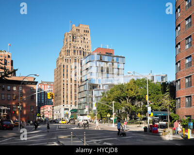 Kontextuelle Anzeigen suchen Nord-Ost an der Eighth Avenue. Ein Jackson Square, New York, Vereinigte Staaten von Amerika. Architekt: Kohn Pedersen Fox Associates (KPF), 2010. Stockfoto