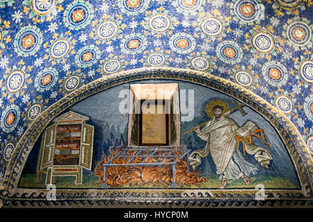 Detail eines Mosaiks in das Mausoleum der Galla Placida in Ravenna, Italien, zeigt das Martyrium des Heiligen Laurentius Stockfoto