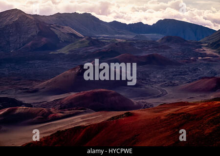 Landschaftsbild des Haleakala National Park Krater bei Sonnenaufgang, Maui, Hawaii, USA Stockfoto