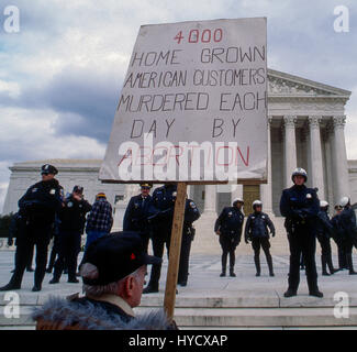 Jährliche Recht auf Leben März geht von der Vorderseite des Supreme Court in Washington DC., 22. Januar 1995. Foto: Mark Reinstein Stockfoto