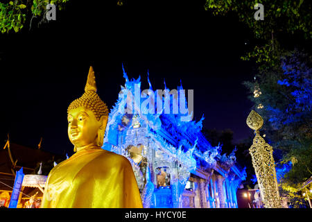 Eine goldene Buddha-Statue im Wat Sri Suphan ("Silber-Tempel"), Chiang Mai, Thailand. Stockfoto