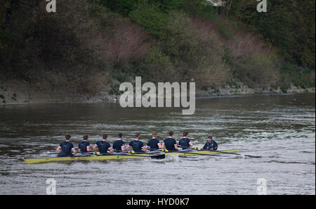 2. April 2017. Die 2017 Mens Reserve Boat Race, ISIS Goldie Race.  Bildnachweis: Malcolm Park/Alamy. Stockfoto