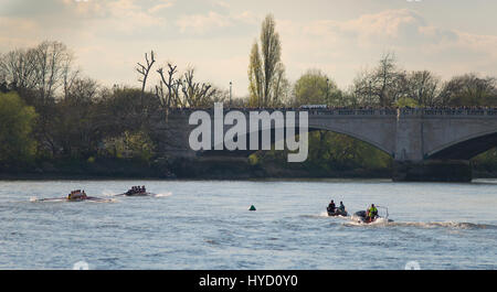 2. April 2017. Die 2017 Mens Reserve Boat Race, ISIS Goldie Race.  Bildnachweis: Malcolm Park/Alamy. Stockfoto