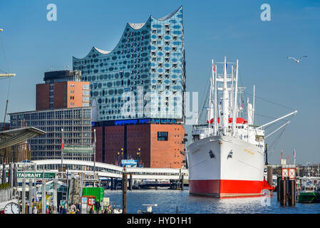 Elbphilharmonie und Museum Schiff Cap San Diego in Hamburg, Deutschland Stockfoto