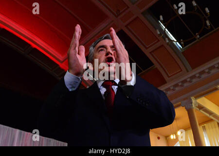 Der ehemalige Premierminister Gordon Brown spricht bei einer pro-Union Better Together Kampagne Kundgebung in Glasgow am Vorabend der Umfrage in der schottischen Unabhängigkeitsreferendum Stockfoto