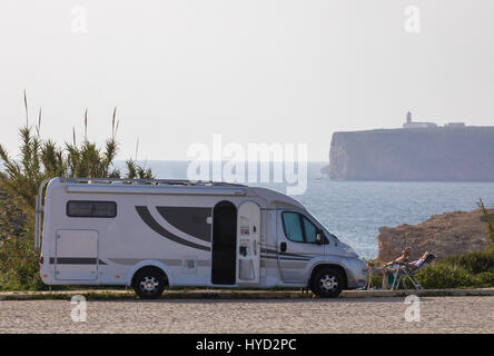 Wohnmobil geparkt in Sagres, Portugal Stockfoto