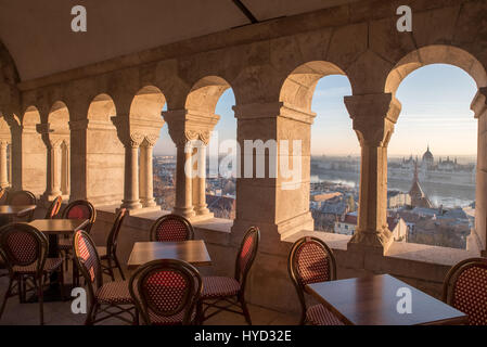 Fischerhochburg, eine wichtige touristische Attraktionen in Budapest, Ungarn in der Morgendämmerung. Stockfoto