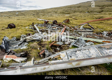 FALKLANDS: Am fünfunddreißigsten Jahrestag des verheerenden 1982 Falkland-Krieg, ergreifende Bilder bieten einen Einblick in den Konflikt Helikopter-Absturzstellen. Emotionen evozieren Bilder zeigen die Kriegsgräber, wo die tapfere Soldaten, die ihr Leben für ihre geliebten Nation begraben wurden.  Eingefangen von creative Director Dan Bernard (49), zeigen diese Fotos die Überreste der Atlantic Conveyor, Chinook und Puma Hubschrauber, sowie die Eton-Reihe und der San Carlos-Gedenkstätte.  Dan Bernard / mediadrumworld.com Stockfoto