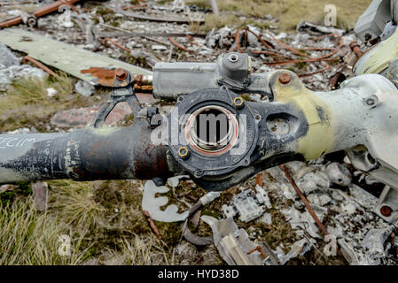 FALKLANDS: Am fünfunddreißigsten Jahrestag des verheerenden 1982 Falkland-Krieg, ergreifende Bilder bieten einen Einblick in den Konflikt Helikopter-Absturzstellen. Emotionen evozieren Bilder zeigen die Kriegsgräber, wo die tapfere Soldaten, die ihr Leben für ihre geliebten Nation begraben wurden.  Eingefangen von creative Director Dan Bernard (49), zeigen diese Fotos die Überreste der Atlantic Conveyor, Chinook und Puma Hubschrauber, sowie die Eton-Reihe und der San Carlos-Gedenkstätte.  Dan Bernard / mediadrumworld.com Stockfoto