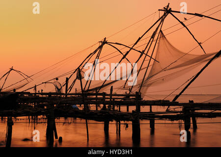 Chinesische Angeln Netze in Kochin, Kerala, Indien Stockfoto