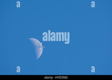 EasyJet Airbus A320-214 (G-EZTI) Weitergabe 21500ft seine anständige in Manchester aus München. Stockfoto