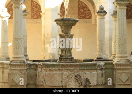 Hof-Brunnen, Kirche von Santo Domingo, Oaxaca, Mexiko Stockfoto