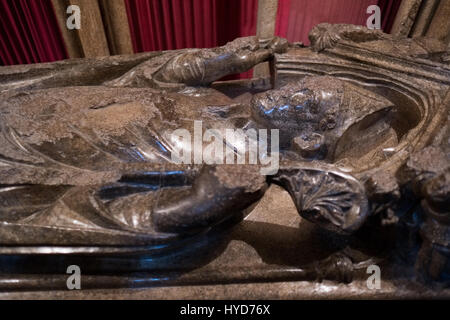 Grab von Giles de Bridport Bischof von Salisbury Cathedral 1257-62 Stockfoto