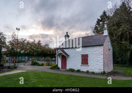 Der Eingang zum Schleusenwärter Inn entlang der Lagan Treidelpfad. Stockfoto