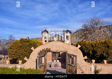 USA, NEW MEXICO, CHIMAYO, EL SANTUARIO DE CHIMAYO, KATHOLISCHE KIRCHE, HISTORISCHES WAHRZEICHEN Stockfoto