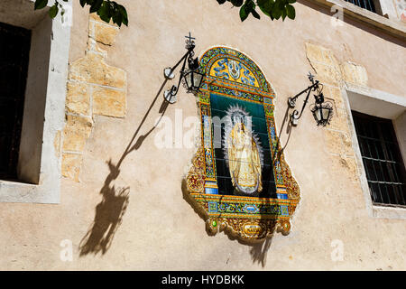 Spanien, Andalusien, Sevilla. Traditionellen katholischen Altar in öffentlichen Straße zum Gebet, 1957. Stockfoto