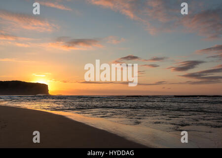 Sonnenaufgang am Strand von Durras in New South Wales, Australien Stockfoto