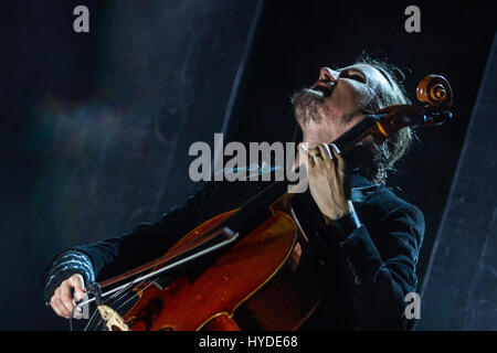 Finnische Band Apocalyptica spielen Metallica Songs live im Konzertsaal Vatrosav Lisinski, Zagreb, Kroatien auf ihrer Europatour 2017 Stockfoto