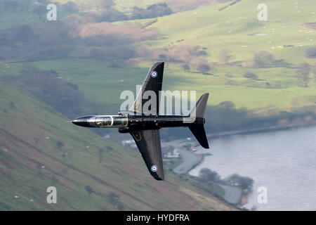 RAF Hawk T1 100 Geschwader von RAF Leeming niedrigen Niveau in Wales Stockfoto