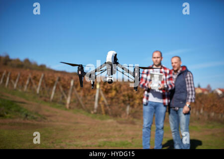 Nahaufnahme eines modernen Drohne in Luft Stockfoto