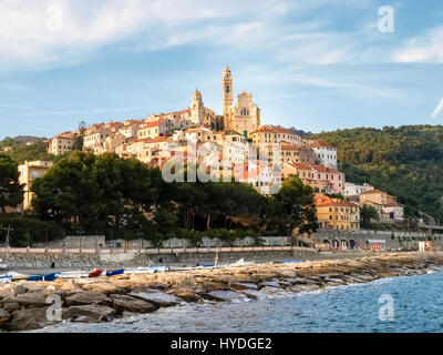 Cervo, Italien - 11. Juni 2015: Aufnahme im Lichte der Sonnenuntergang von dem historischen Dorf von Cervo Stockfoto