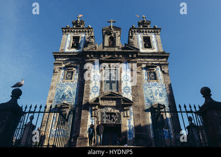 Azulejo-Fliesen-Fassade der Kirche des Heiligen Ildefonso von Toledo im Santo Ildefonso Zivilgemeinde von Porto, zweitgrößte Stadt in Portugal Stockfoto