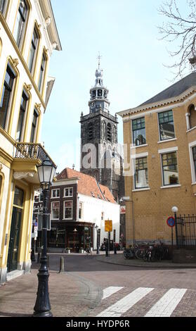 Turm des 15. Jahrhundert gotische Sint Jans Kerk oder Grote Kerk im Zentrum von Gouda, Südholland, Niederlande Stockfoto