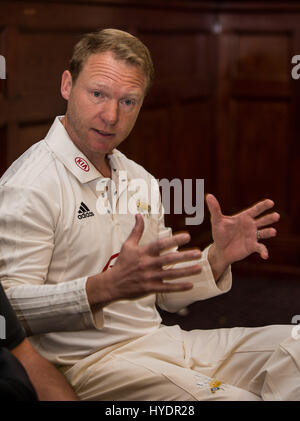 Surreys Gareth Batty Medien tagsüber an das Oval, London. Stockfoto