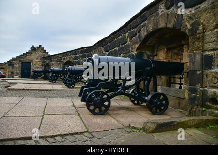 Kanonen bei Half-Moon Battery im Edinburgh Castle, Schottland Stockfoto