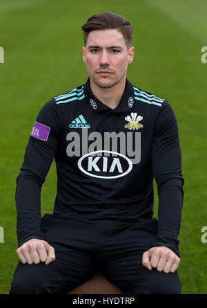 Surreys Rory Burns Medien tagsüber an das Oval, London. Stockfoto