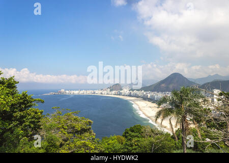 Blick über Copacaba Strand und die Berge von der Spitze des Fort Duque De Caxias, Rio De Janeiro, Brasilien Stockfoto