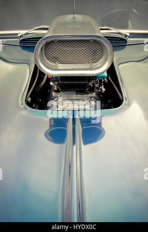 Kompressor und Kapuze Closeup auf einem benutzerdefinierten Drag-Racing-Auto Stockfoto