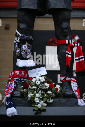 Ehrungen in Erinnerung an Charlton Lüfter PC Keith Palmer, war eines der Opfer des Westminster-Terror-Anschlag vor dem Himmel Bet League One Spiel in The Valley, London. Stockfoto