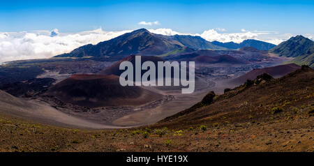 Panoramablick über vulkanische Landschaft am Haleakala, Maui, Hawaii, USA Stockfoto