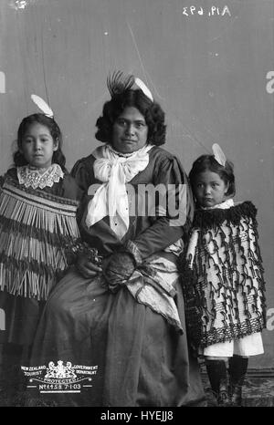 Pulman und Sohn (Maori Frau und zwei Kinder) Google Art Project Stockfoto
