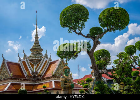 BANGKOK, THAILAND - ca. SEPTEMBER 2014: Äußere Foto des Wat Arun, ein beliebtes buddhistischer Tempel in Bangkok Yai Viertel von Bangkok, Thailand, auf den Stockfoto