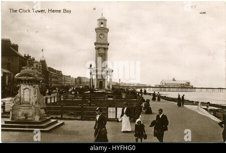 Der Clock Tower in Herne Bay ist ein historisches Wahrzeichen in Kent, England. Es ist ein Symbol des maritimen Erbes und der viktorianischen Architektur der Stadt und spiegelt die kulturelle Geschichte und den Charme der Küste wider. Stockfoto