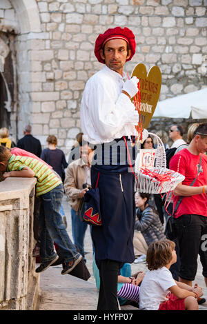 Ein Souvenir-Verkäufer in Altstadt, Dubrovnik Stockfoto