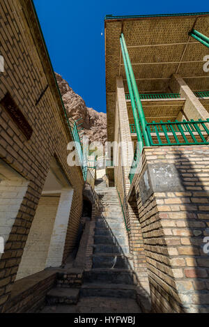 Treppen in Chak Chak (auch buchstabiert als Chek Chek, Englisch: Tropf Tropf) berühmte Dorf im Iran mit den meisten Heiligen Zoroastrians Berg Schreine Stockfoto